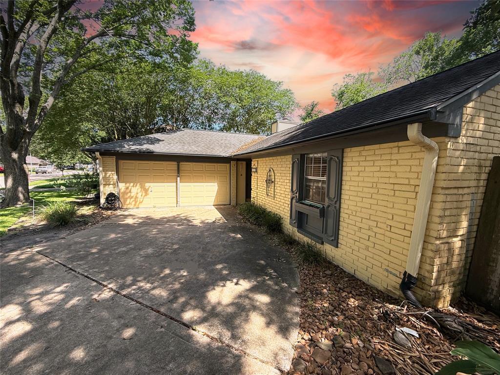 2319 Colleen Drive, Pearland, Texas image 5