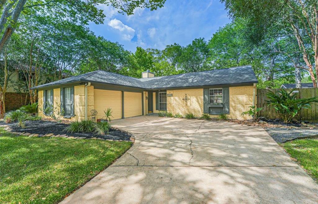 2319 Colleen Drive, Pearland, Texas image 3