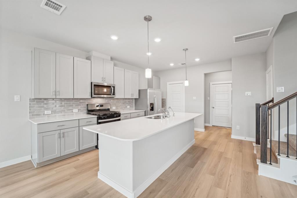 10009 Rustic Charm Street, Houston, Texas image 2