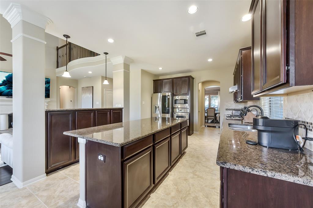5409 Aroma Knoll Lane, Rosharon, Texas image 8