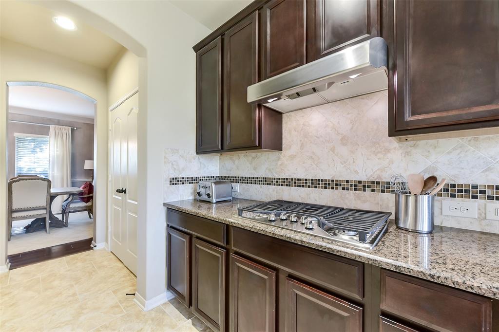 5409 Aroma Knoll Lane, Rosharon, Texas image 9