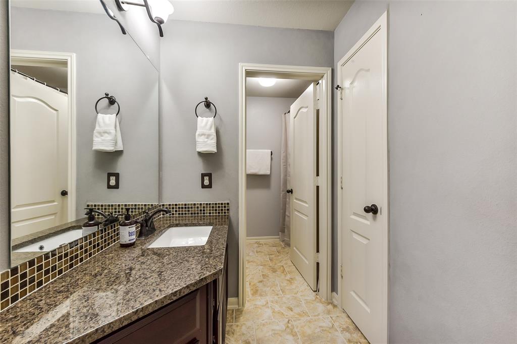 5409 Aroma Knoll Lane, Rosharon, Texas image 20