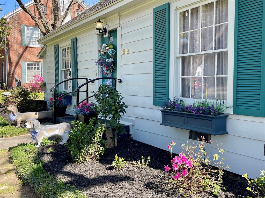 919 E Houston Avenue, Crockett, Texas image 2