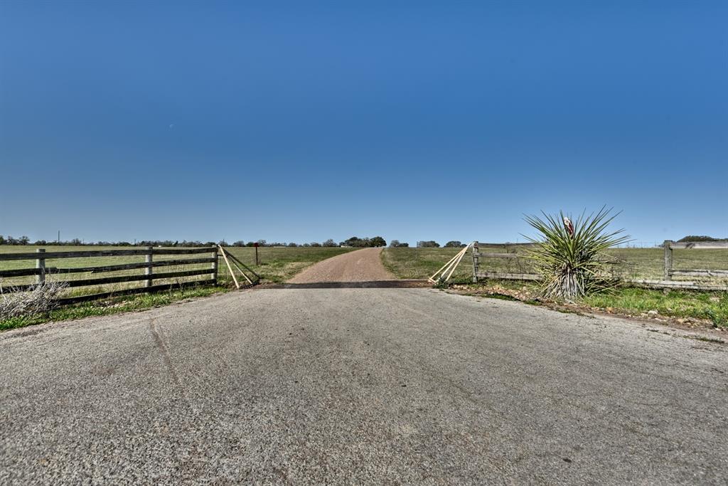 225 Private Road 4007, Hallettsville, Texas image 6