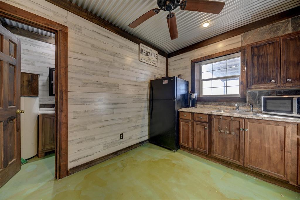 225 Private Road 4007, Hallettsville, Texas image 18