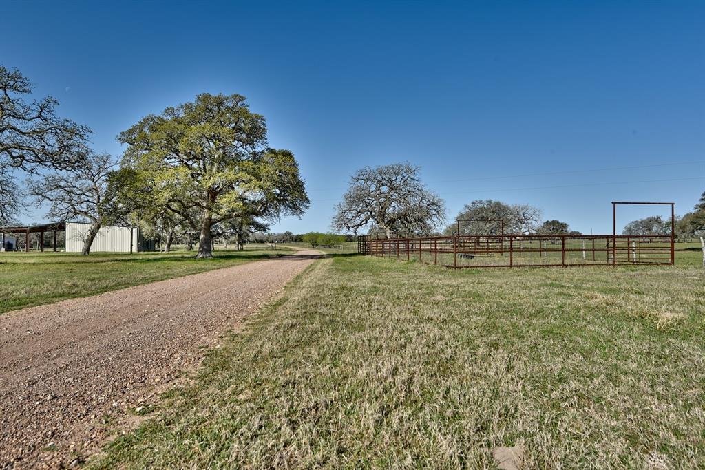 225 Private Road 4007, Hallettsville, Texas image 7
