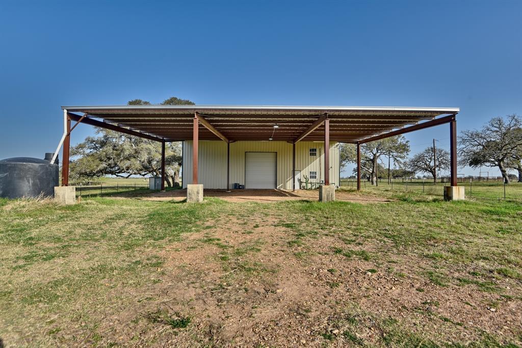 225 Private Road 4007, Hallettsville, Texas image 9