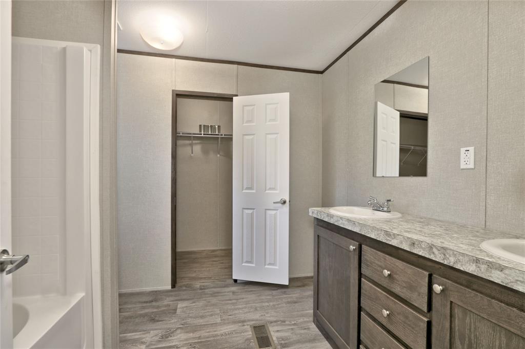 1600 Ross Avenue, Cleveland, Texas image 22