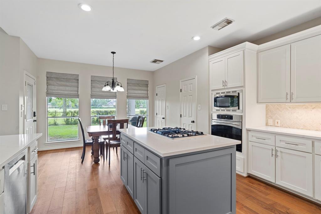 3227 Ivy Mill Lane, Missouri City, Texas image 9