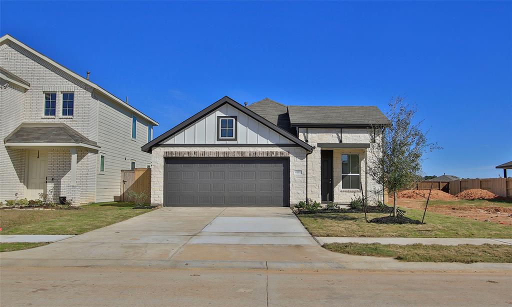 4331 Maple Root Lane, Pinehurst, Texas image 1