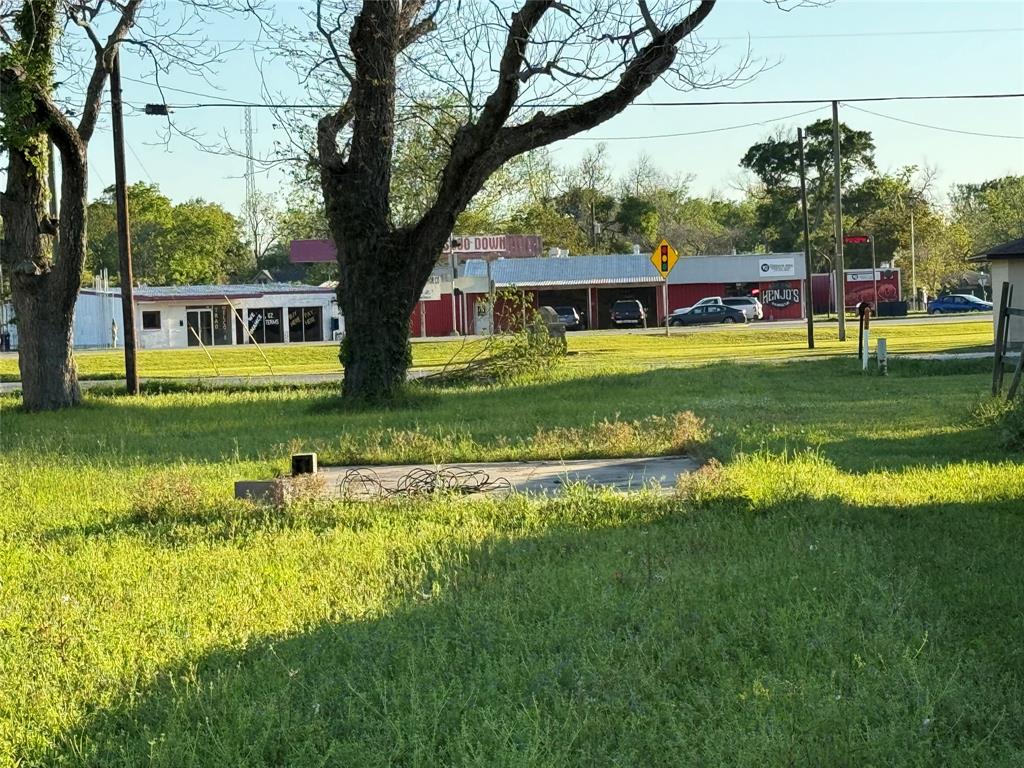 501 Burnett Street, Brazoria, Texas image 8