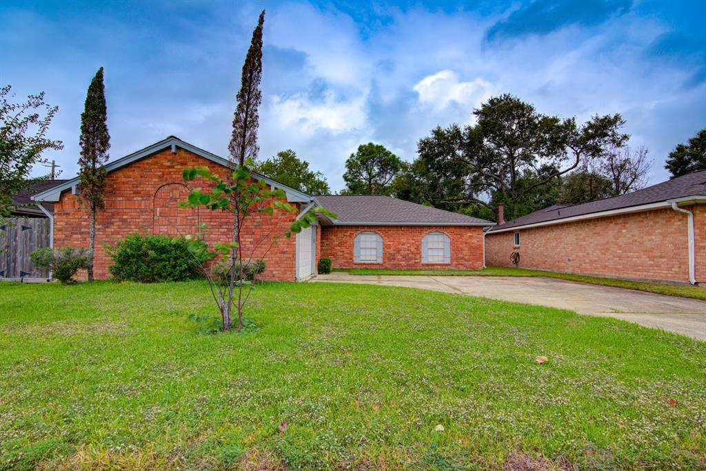 10007 Rustic Gate Road, La Porte, Texas image 1