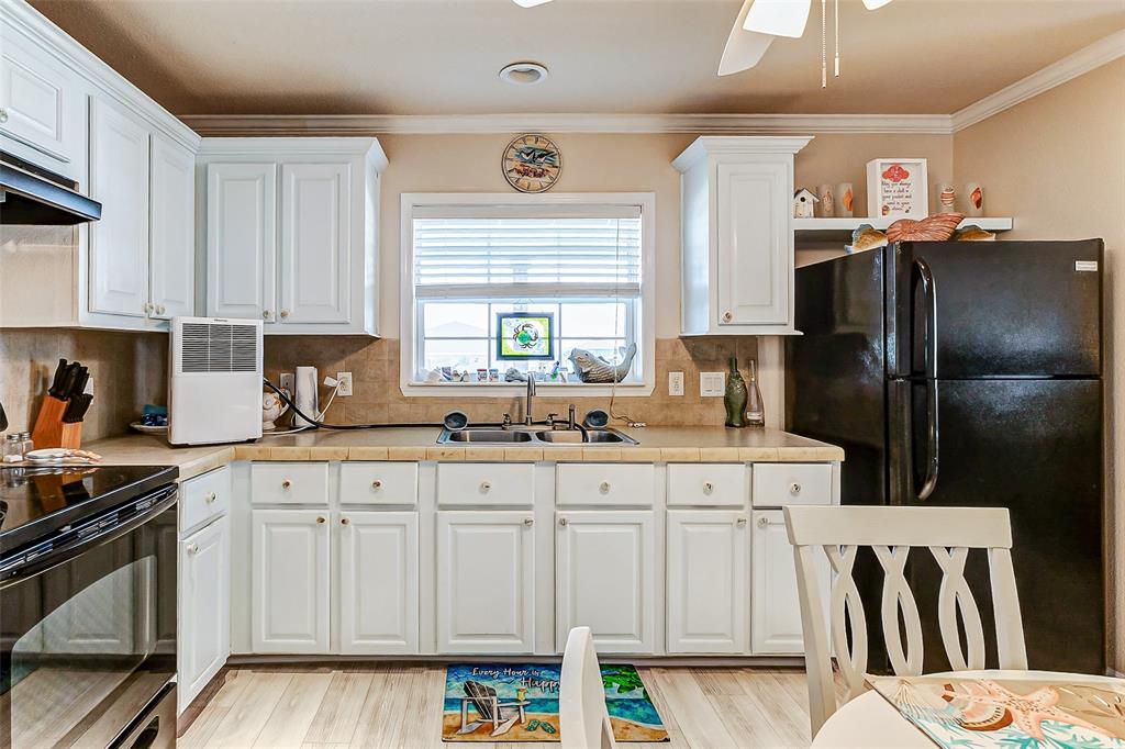 965 Mary Lynn, Crystal Beach, Texas image 24