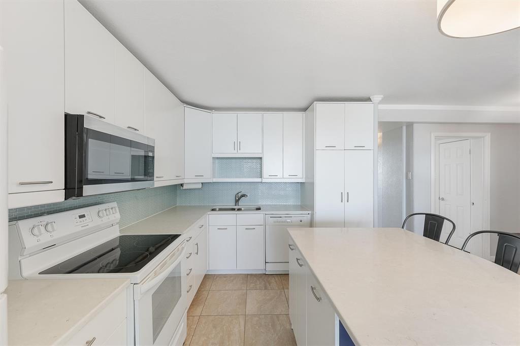 415 E Beach Drive 701-702