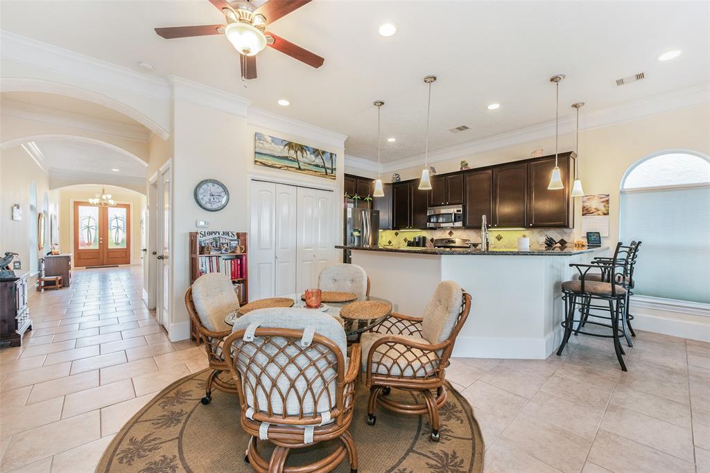 2662 E Bayshore Drive, Dickinson, Texas image 11