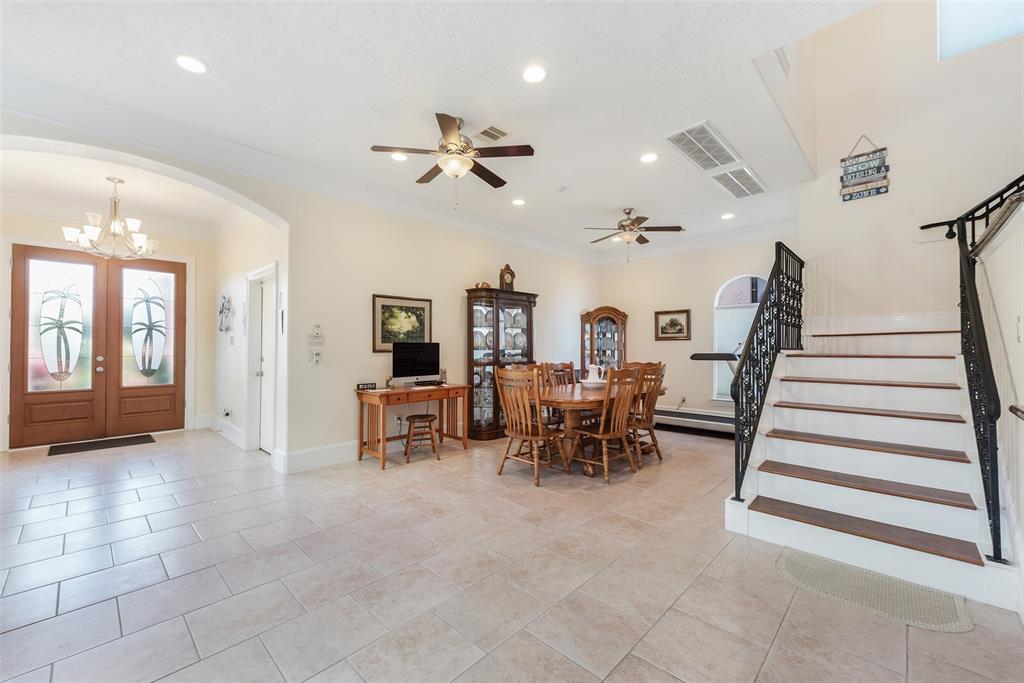 2662 E Bayshore Drive, Dickinson, Texas image 9