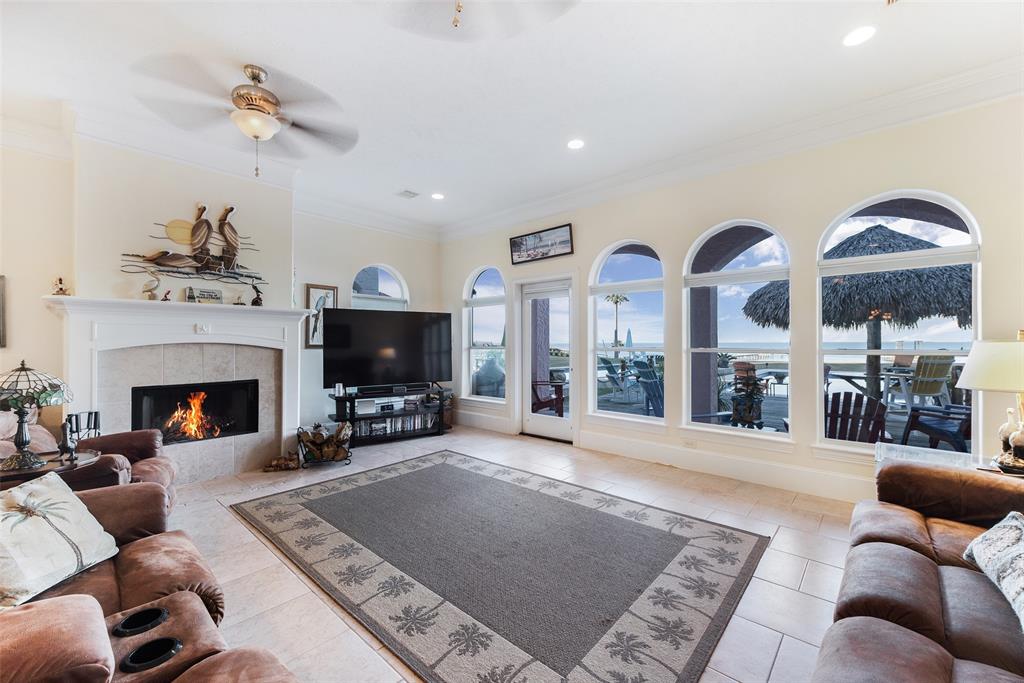 2662 E Bayshore Drive, Dickinson, Texas image 14