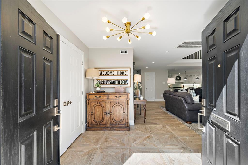 8912 Chatsworth Drive, Houston, Texas image 4