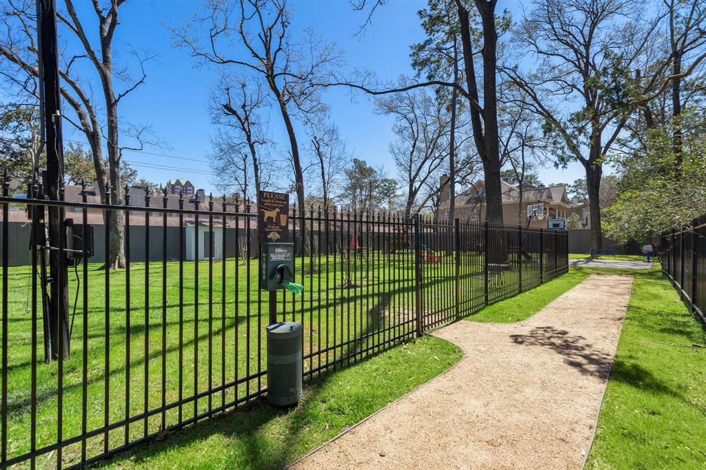 8912 Chatsworth Drive, Houston, Texas image 47