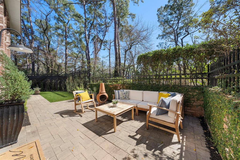 8912 Chatsworth Drive, Houston, Texas image 3