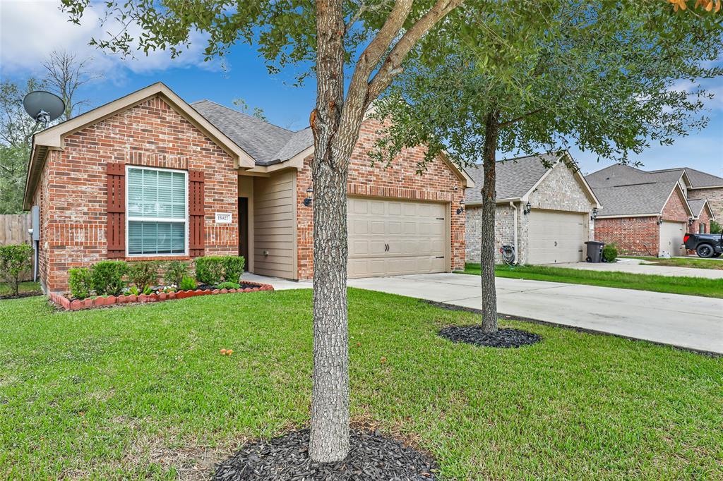 15927 Newport Place, Crosby, Texas image 3