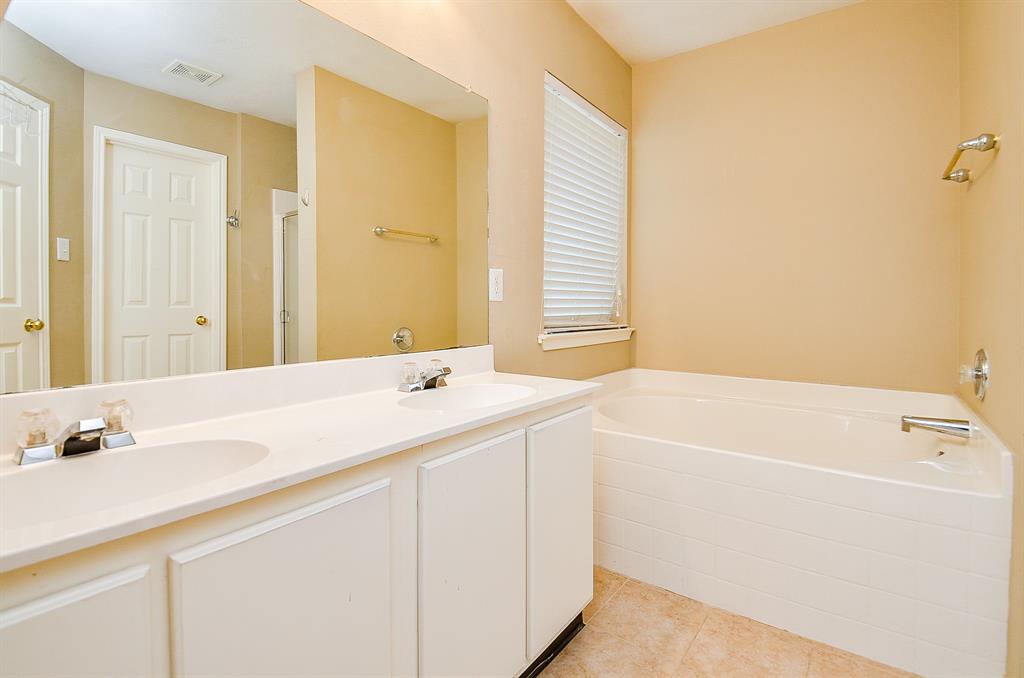 7811 Holly Berry Court, Cypress, Texas image 27