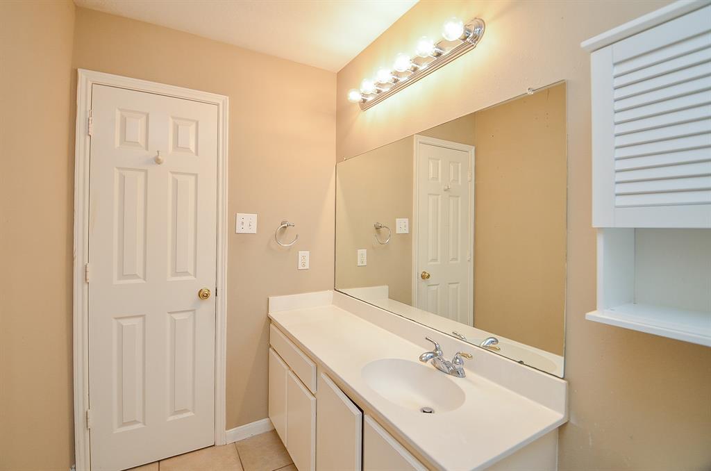 7811 Holly Berry Court, Cypress, Texas image 3