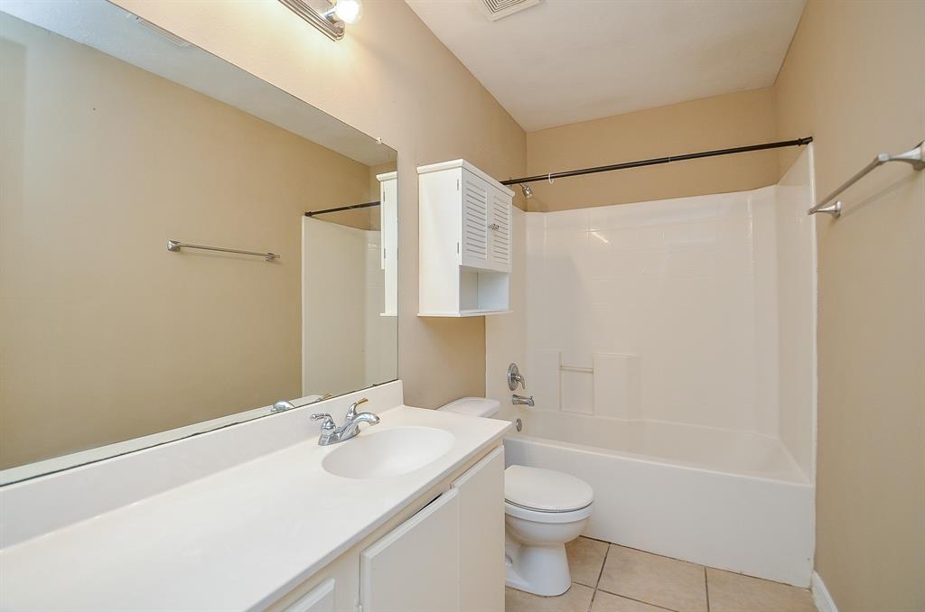 7811 Holly Berry Court, Cypress, Texas image 2