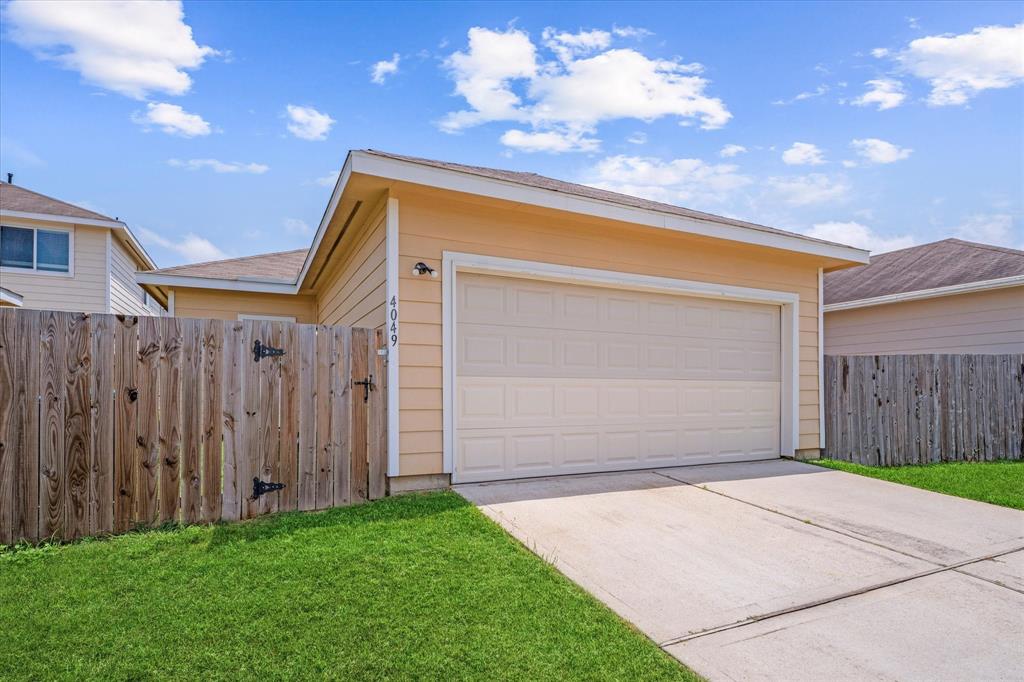 4049 Mossy Place Lane, Spring, Texas image 25