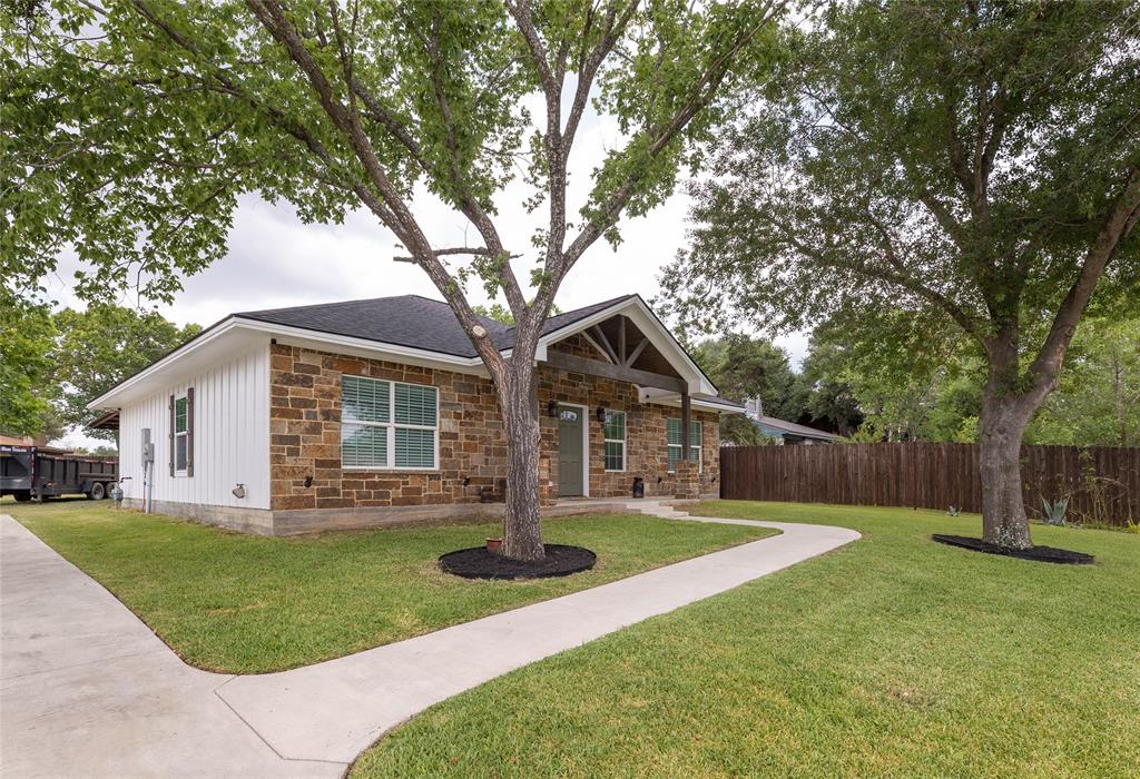 2102 Cary Circle, Bryan, Texas image 3