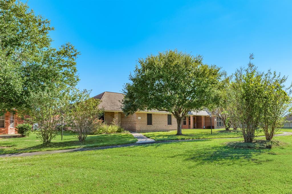 151 Silverbell Circle, Lake Jackson, Texas image 4