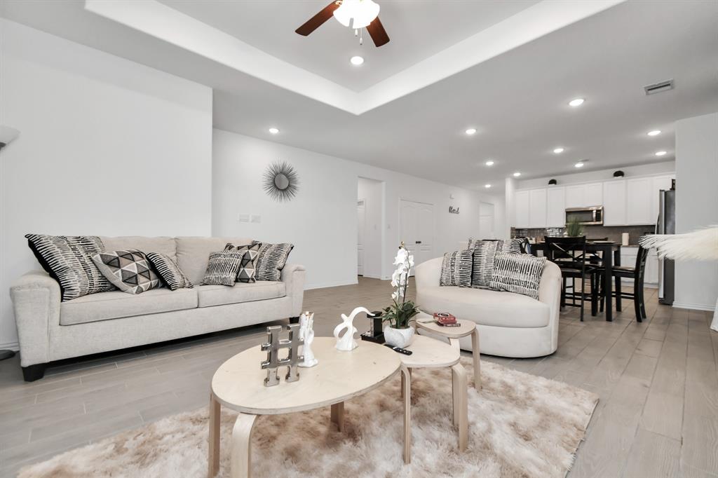 8034 Royal Palm Drive, Fulshear, Texas image 3