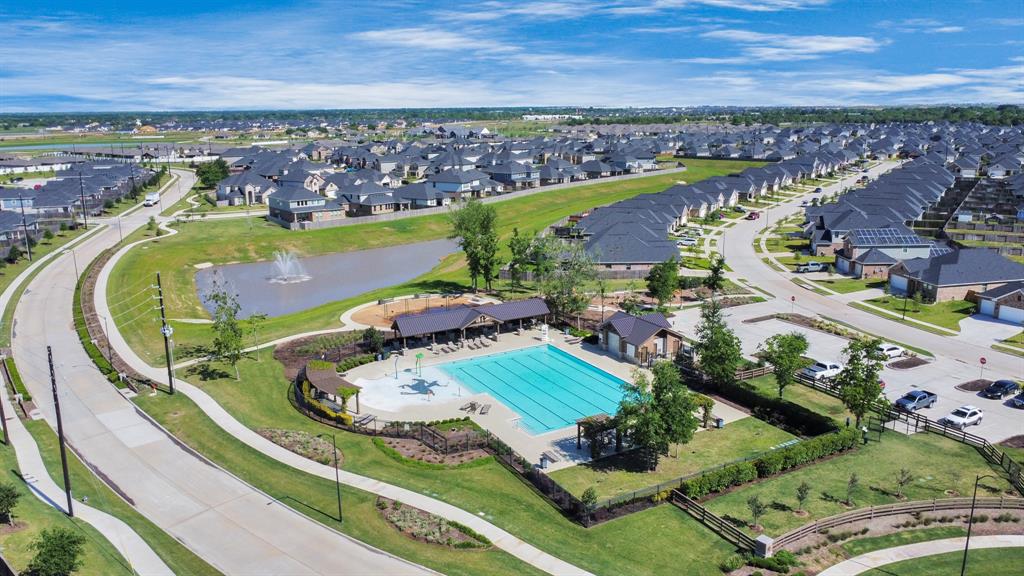 8034 Royal Palm Drive, Fulshear, Texas image 2