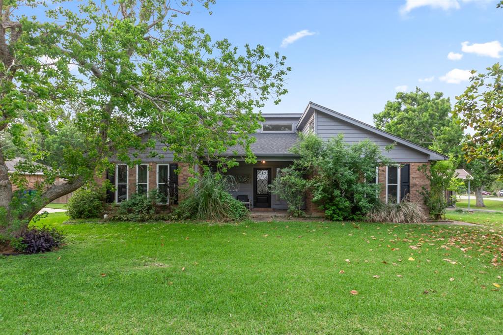 535 Oyster Creek Dr Dr, Richwood, Texas image 1