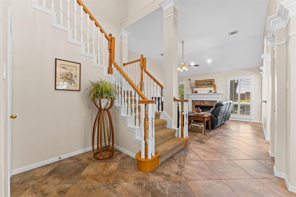 5418 Brook Bend Drive, Sugar Land, Texas image 5