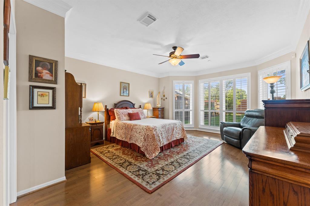 5418 Brook Bend Drive, Sugar Land, Texas image 17