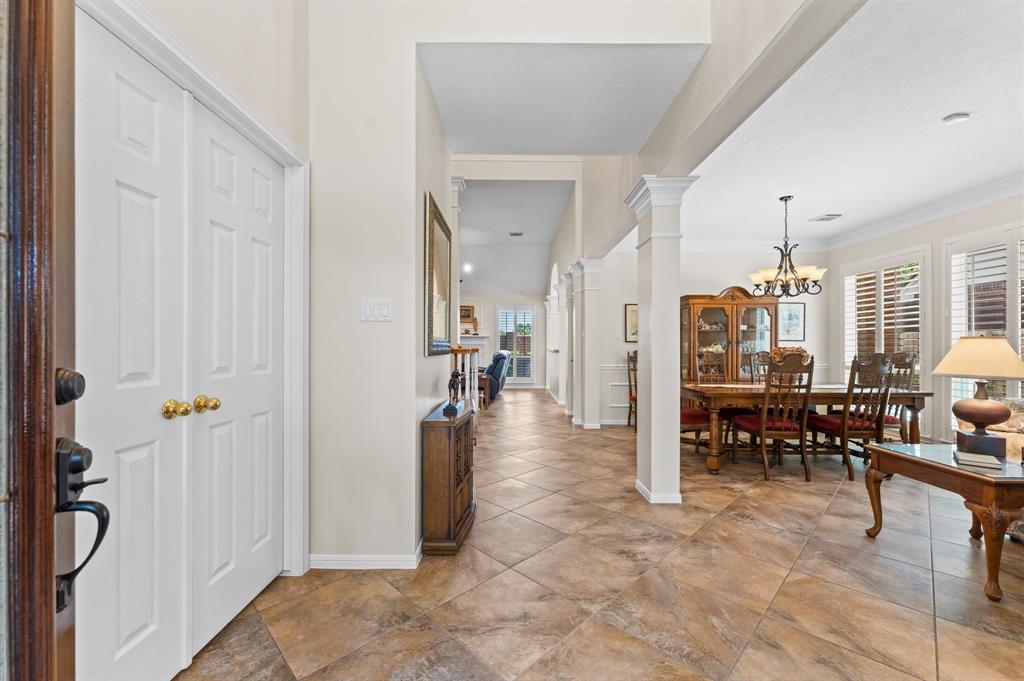 5418 Brook Bend Drive, Sugar Land, Texas image 4