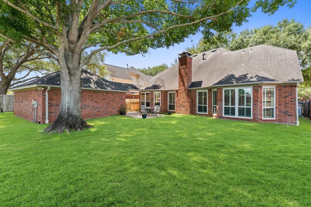 5418 Brook Bend Drive, Sugar Land, Texas image 31