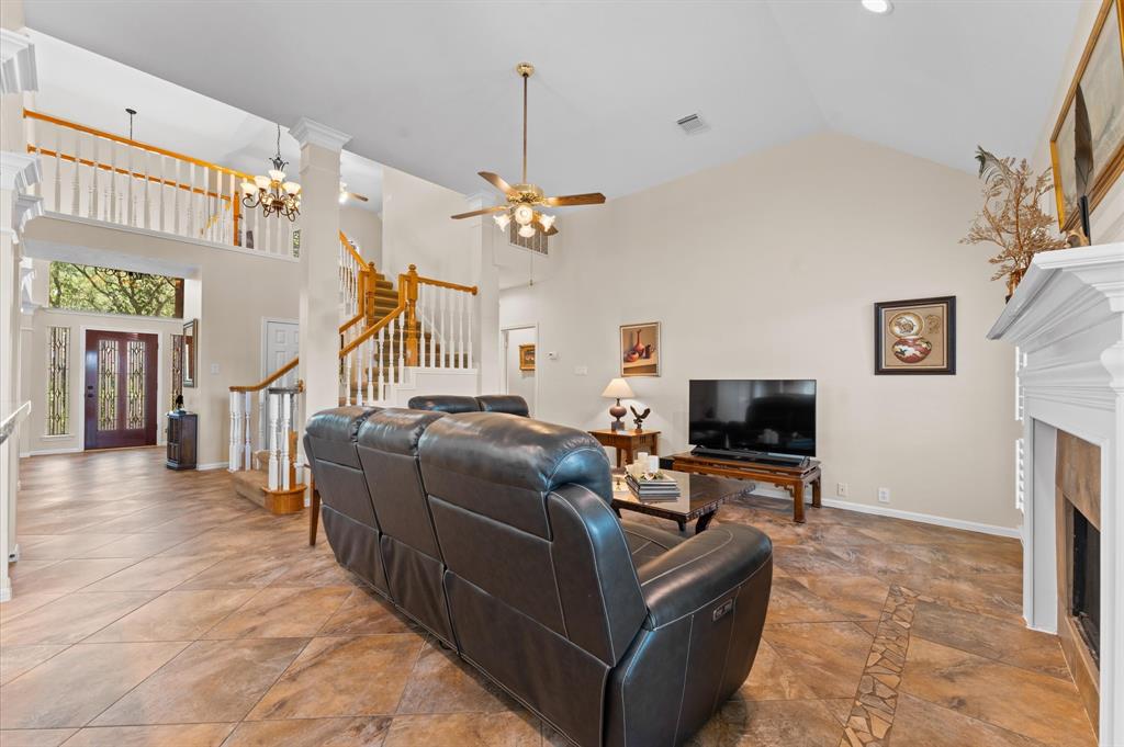 5418 Brook Bend Drive, Sugar Land, Texas image 9