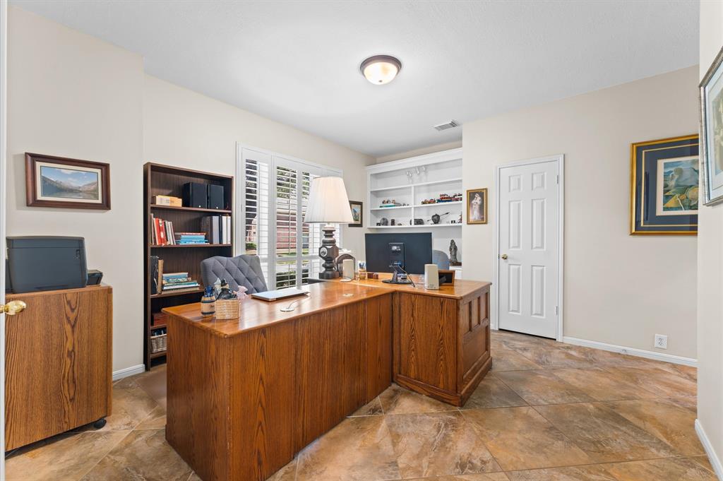 5418 Brook Bend Drive, Sugar Land, Texas image 8