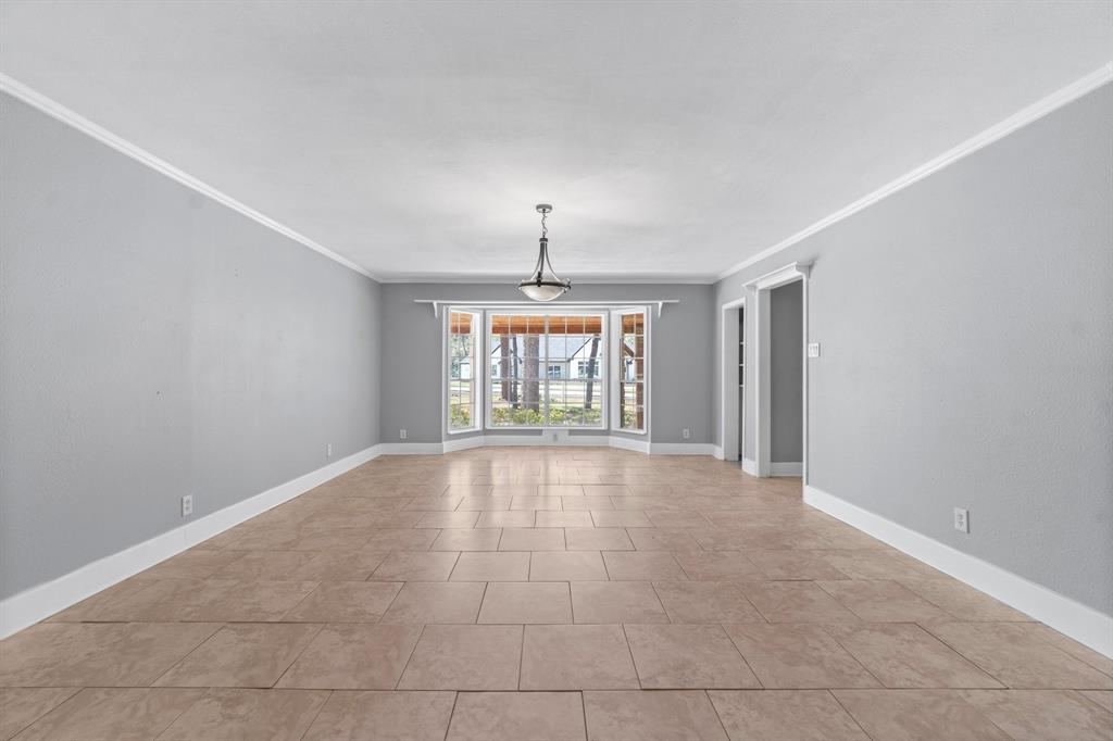 15 W Lake Forest Court, Conroe, Texas image 8