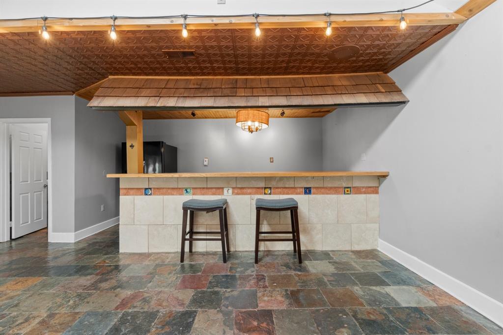 15 W Lake Forest Court