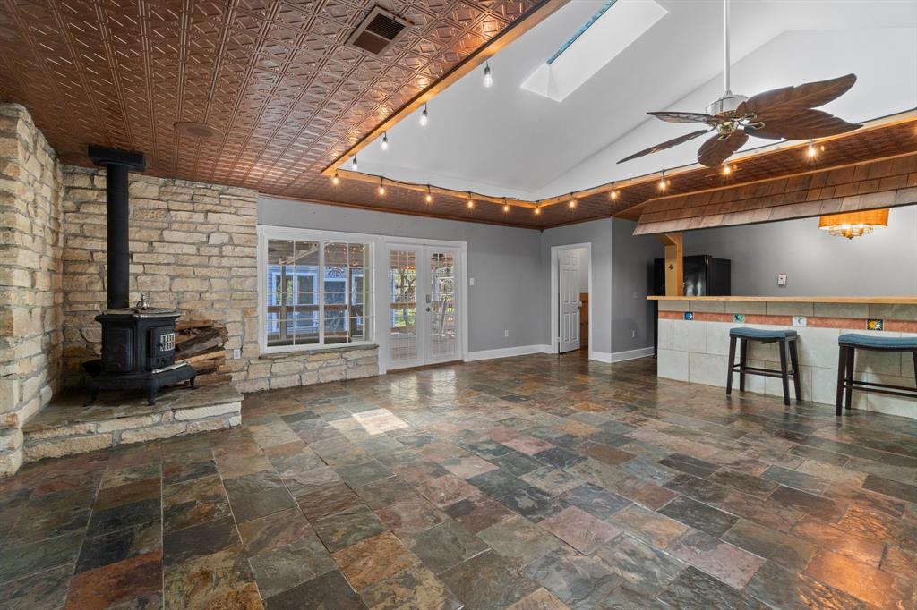 15 W Lake Forest Court, Conroe, Texas image 6