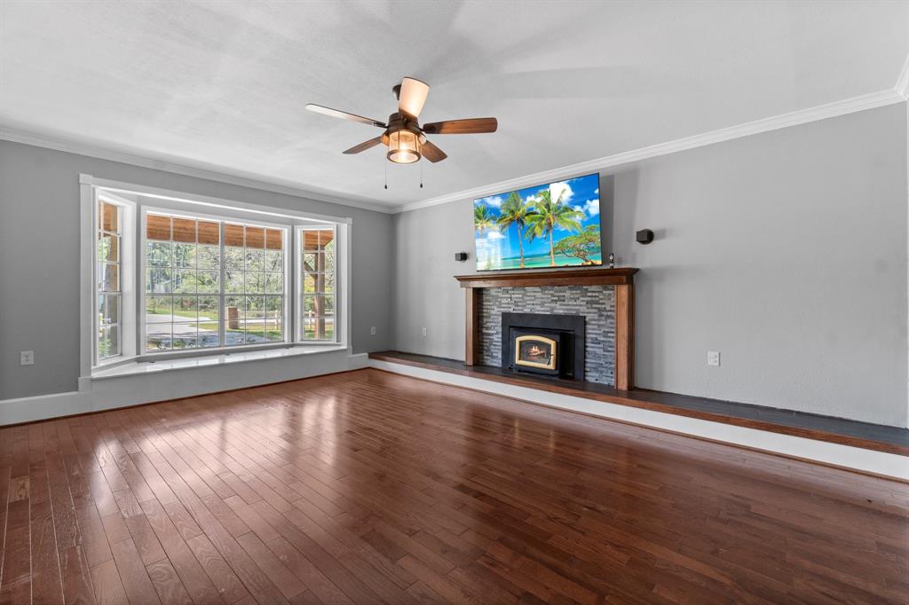 15 W Lake Forest Court, Conroe, Texas image 7