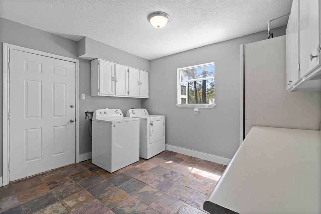15 W Lake Forest Court, Conroe, Texas image 27
