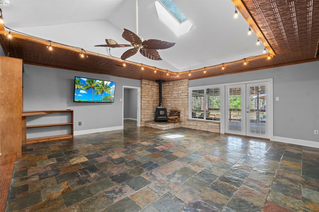 15 W Lake Forest Court