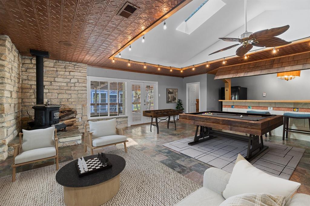 15 W Lake Forest Court