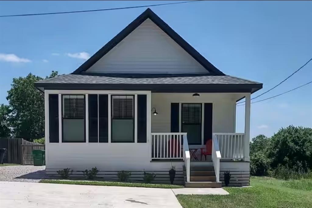704 Burleson Street, Brenham, Texas image 1