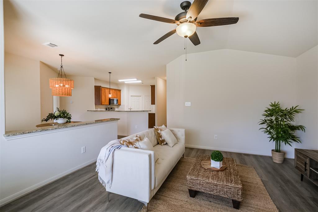 9615 Elizabeths Glen Lane, Tomball, Texas image 10