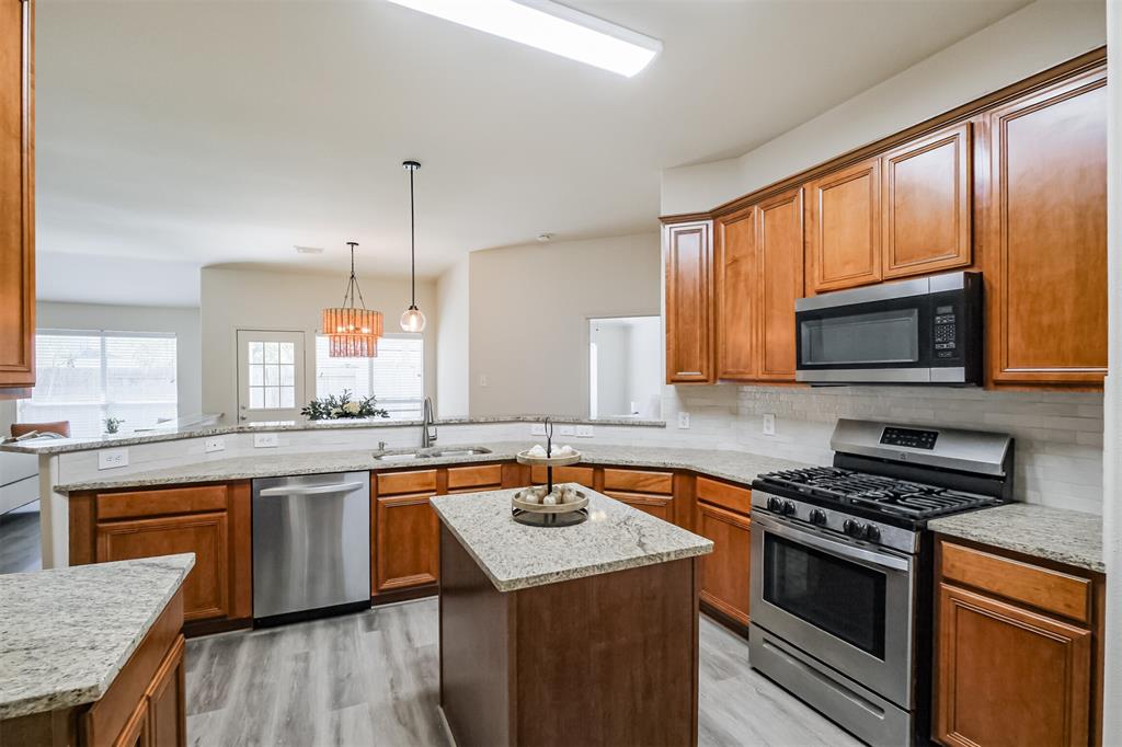 9615 Elizabeths Glen Lane, Tomball, Texas image 16